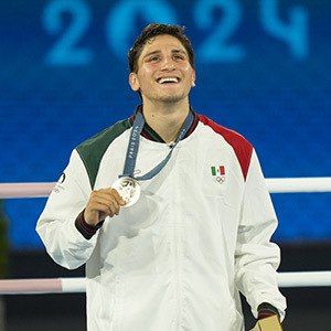 Marco Alonso Verde Álvarez montre sa médaille